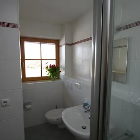 Haus Schwaenli Mit Kachelofen Und Sauna 別荘 オーバーアマーガウ