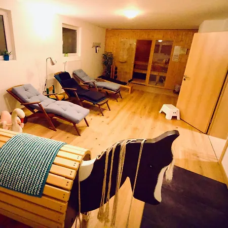 Haus Schwaenli Mit Kachelofen Und Sauna