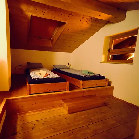 Haus Schwaenli Mit Kachelofen Und Sauna