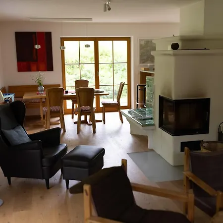 Haus Schwaenli Mit Kachelofen Und Sauna