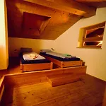 Haus Schwaenli Mit Kachelofen Und Sauna