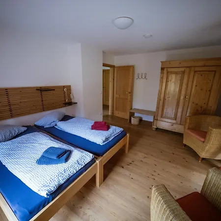 Haus Schwaenli Mit Kachelofen Und Sauna