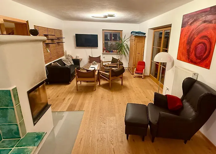Haus Schwaenli Mit Kachelofen Und Sauna Feriehus