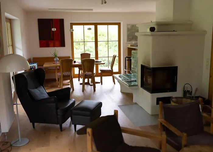 Haus Schwaenli Mit Kachelofen Und Sauna