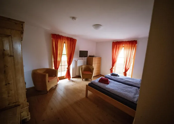 Haus Schwaenli Mit Kachelofen Und Sauna
